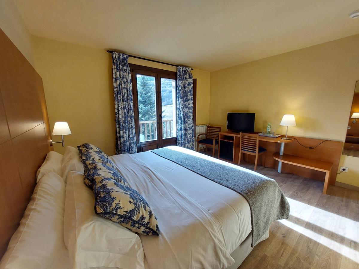 Hotel Saurat Еспот Екстер'єр фото
