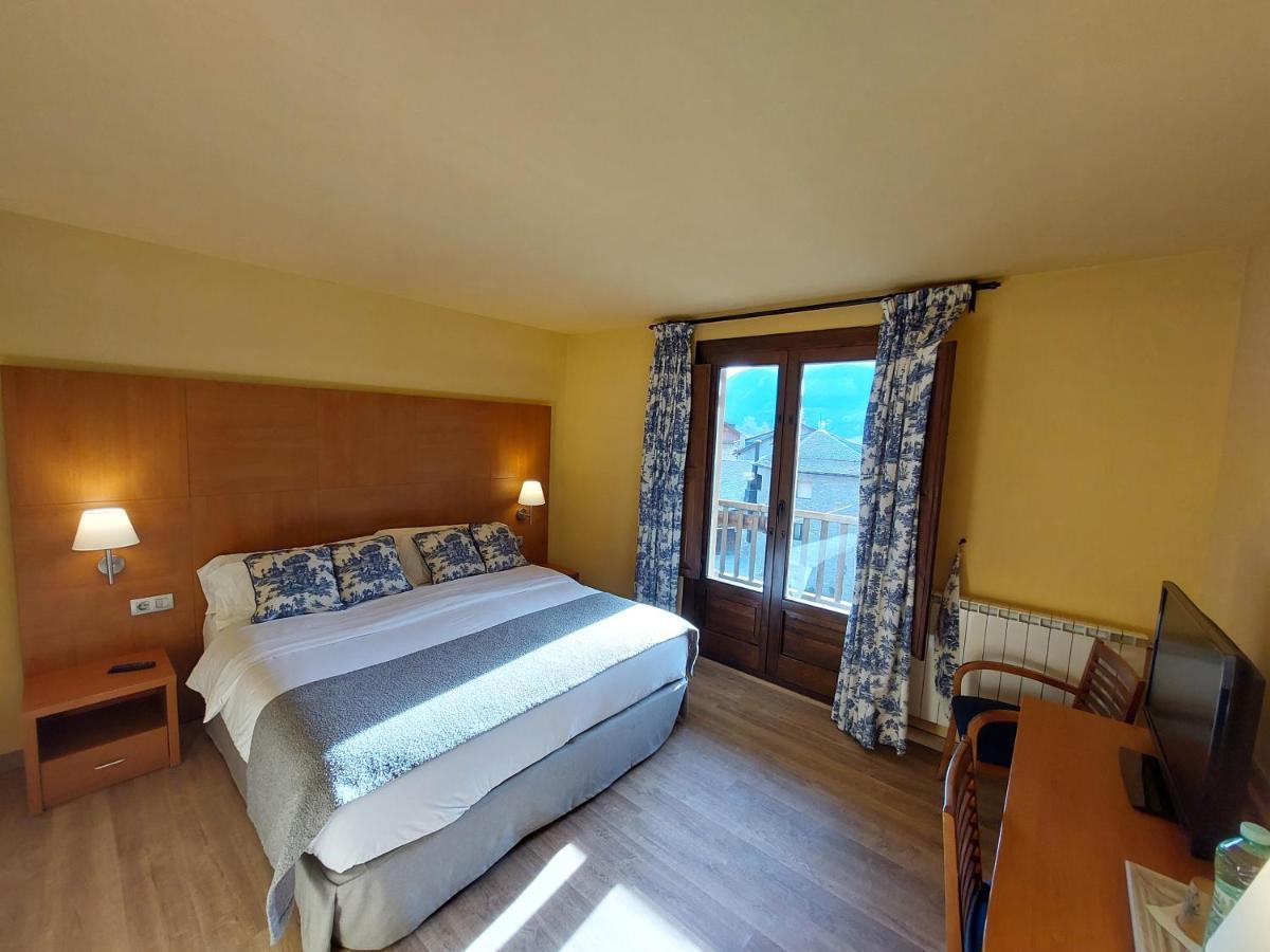 Hotel Saurat Еспот Екстер'єр фото