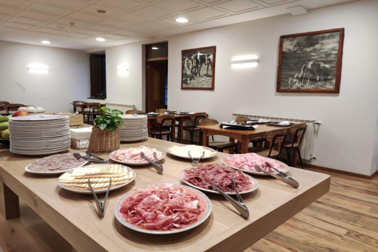 Hotel Saurat Еспот Екстер'єр фото