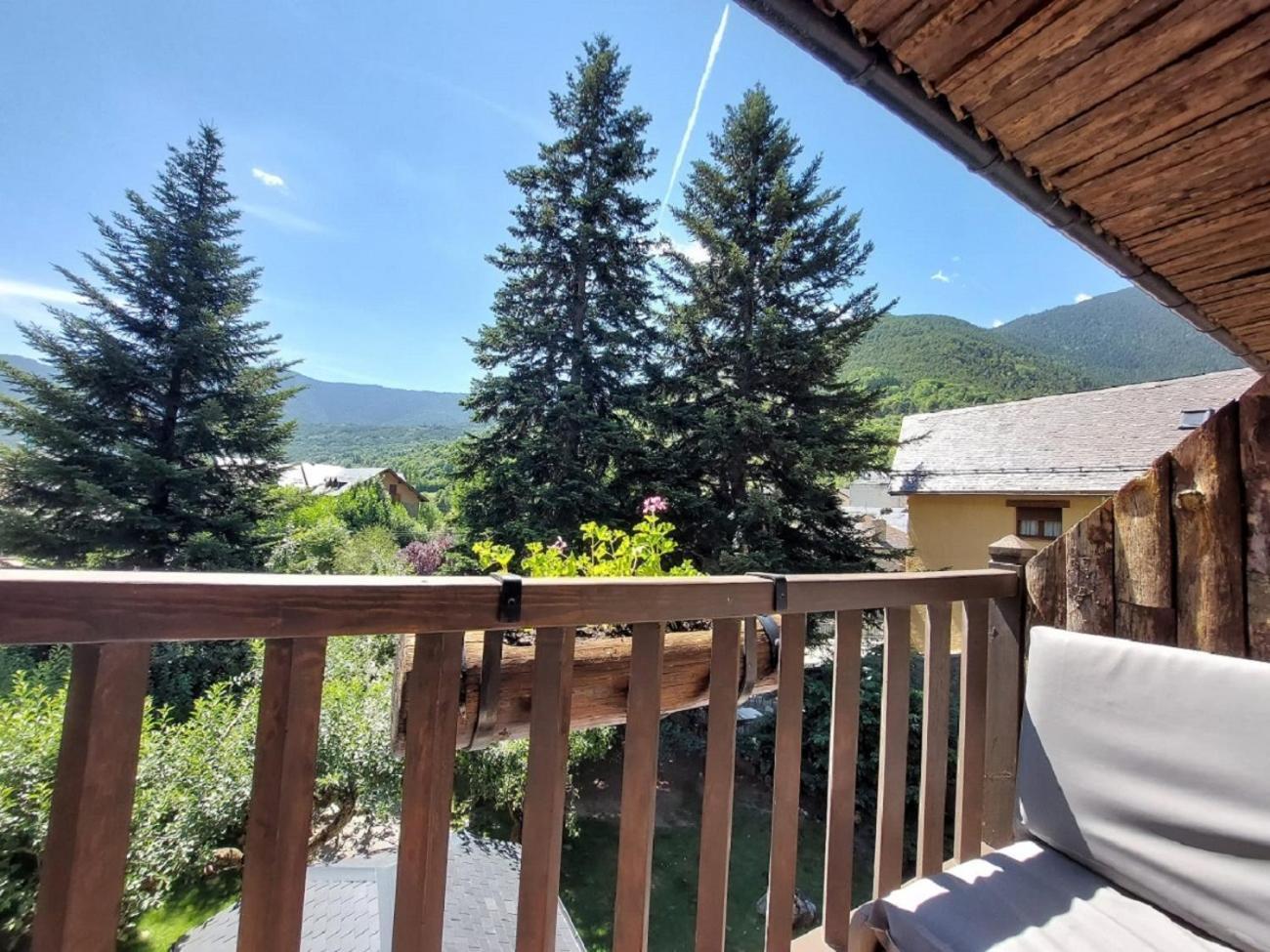 Hotel Saurat Еспот Екстер'єр фото