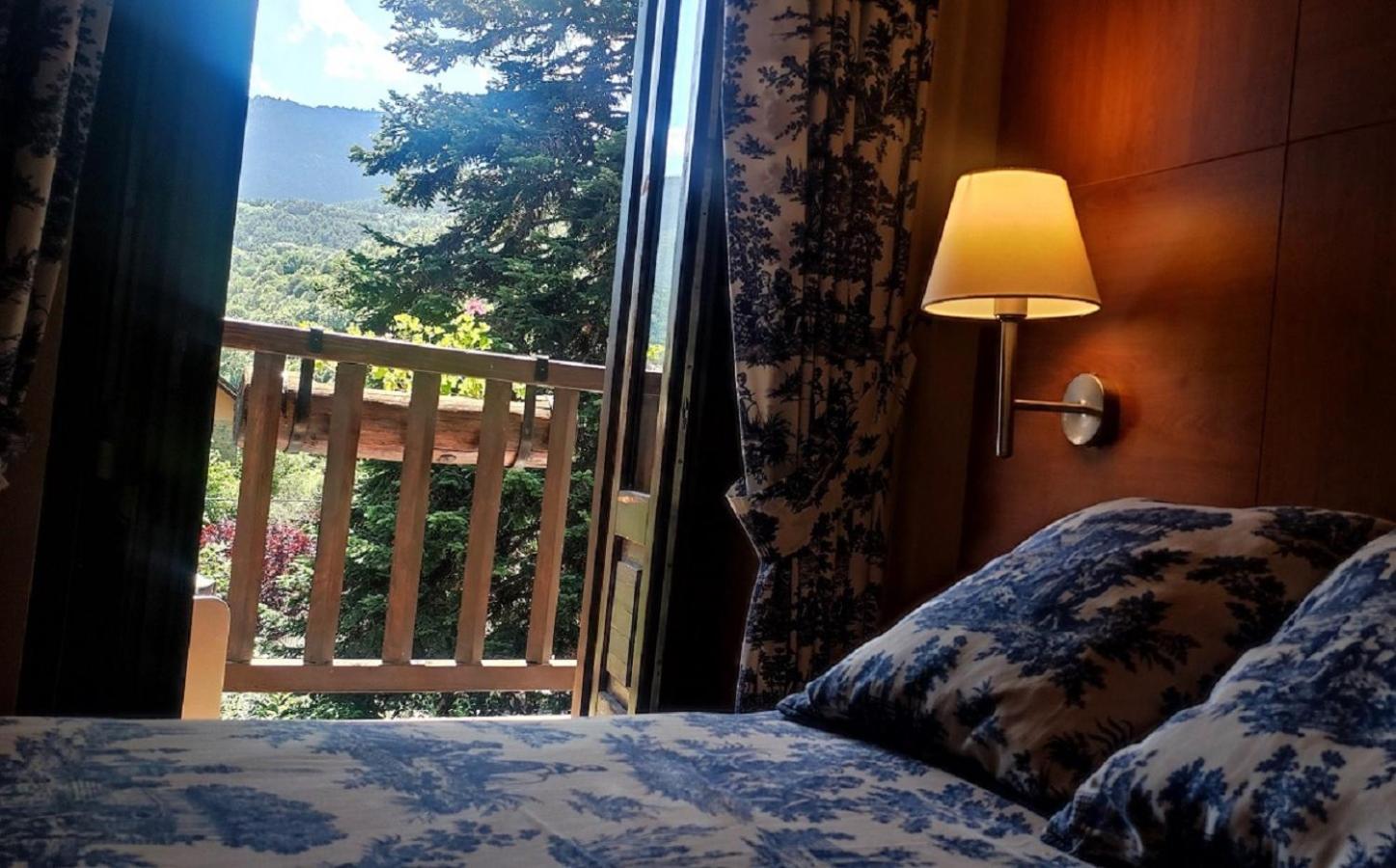 Hotel Saurat Еспот Екстер'єр фото
