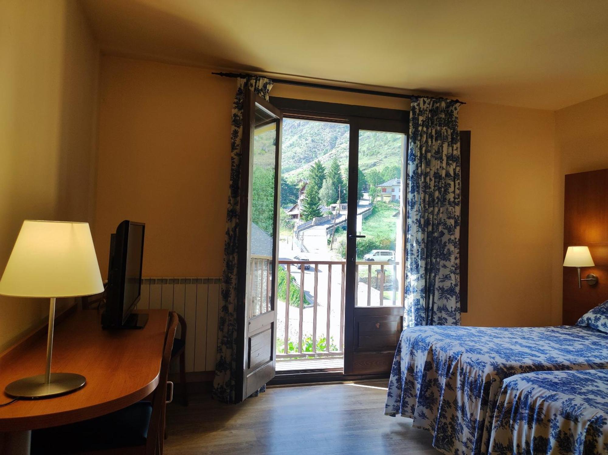 Hotel Saurat Еспот Екстер'єр фото