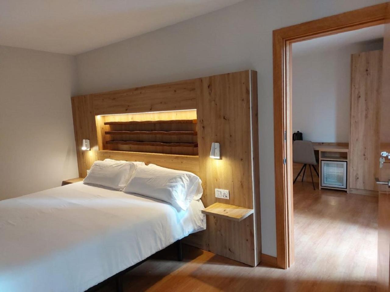 Hotel Saurat Еспот Екстер'єр фото