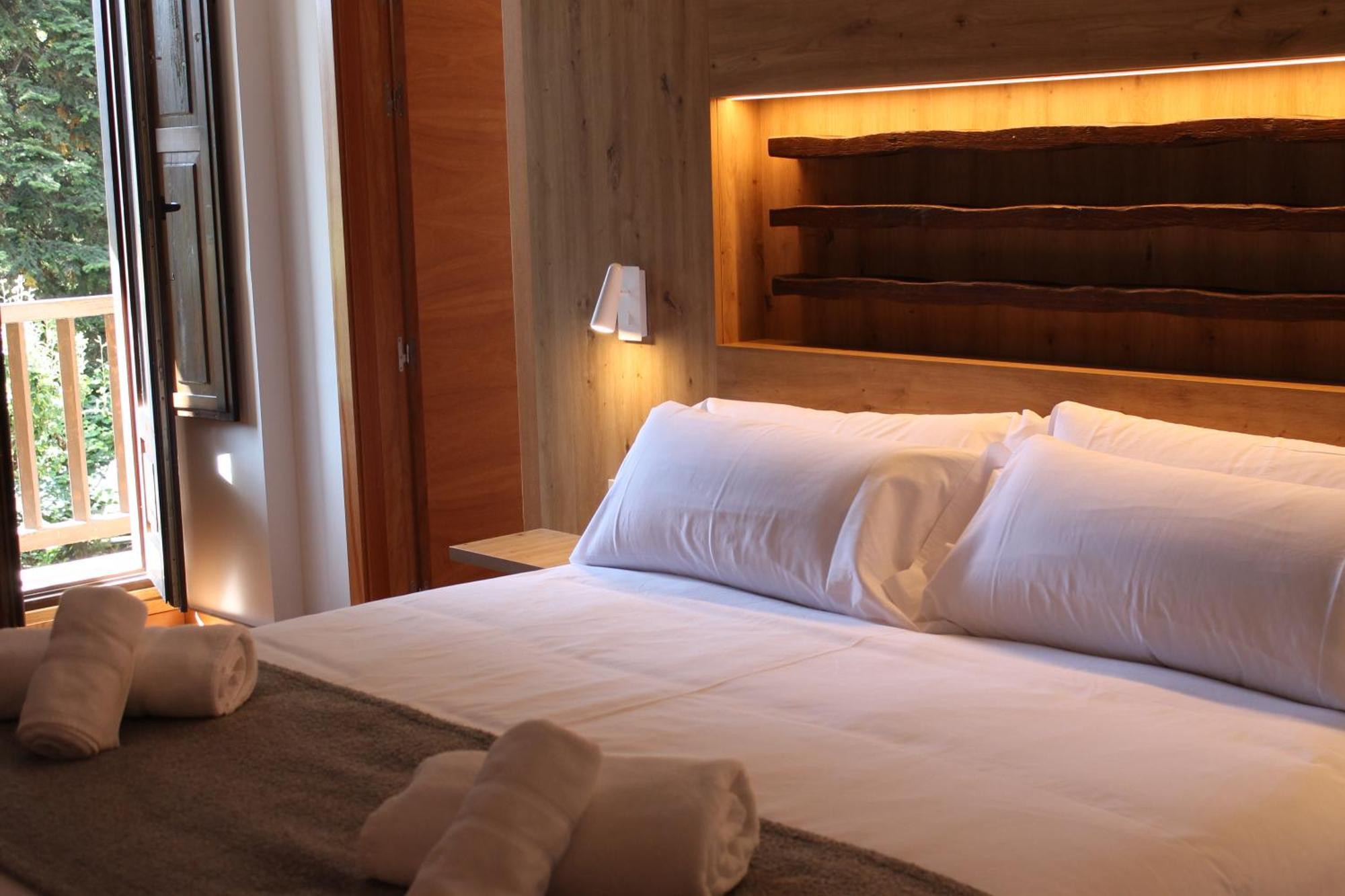 Hotel Saurat Еспот Екстер'єр фото