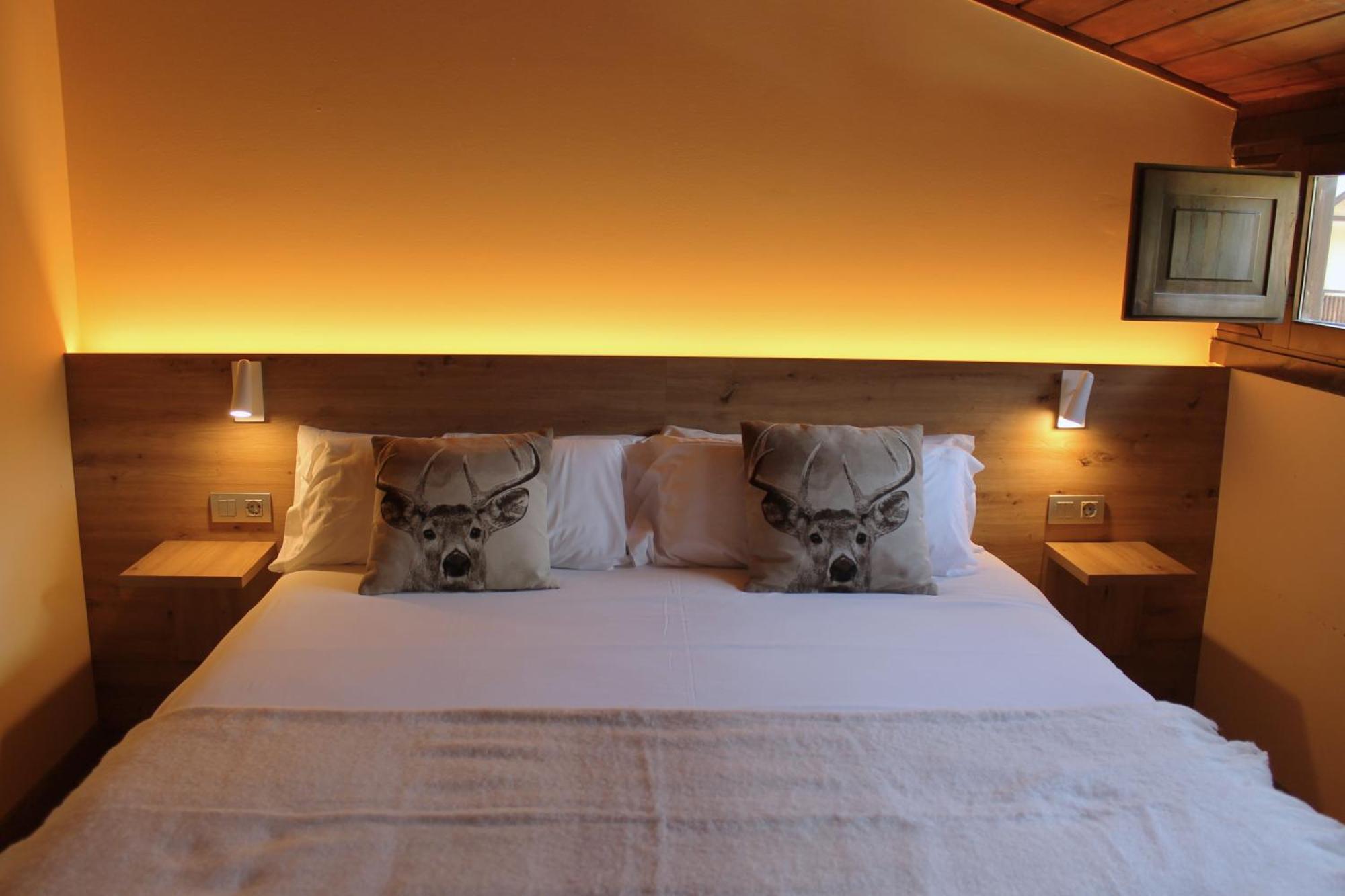 Hotel Saurat Еспот Екстер'єр фото