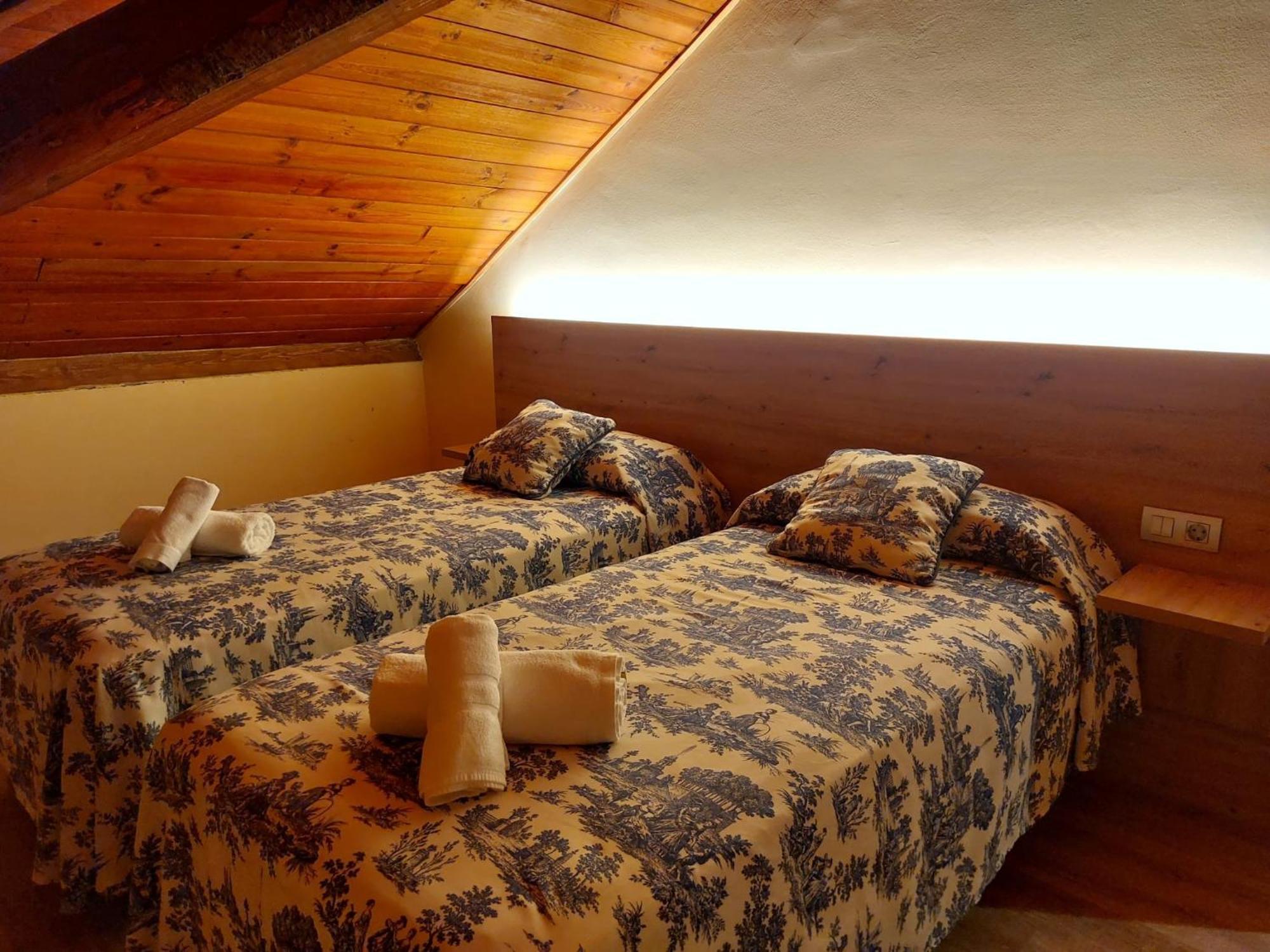 Hotel Saurat Еспот Екстер'єр фото