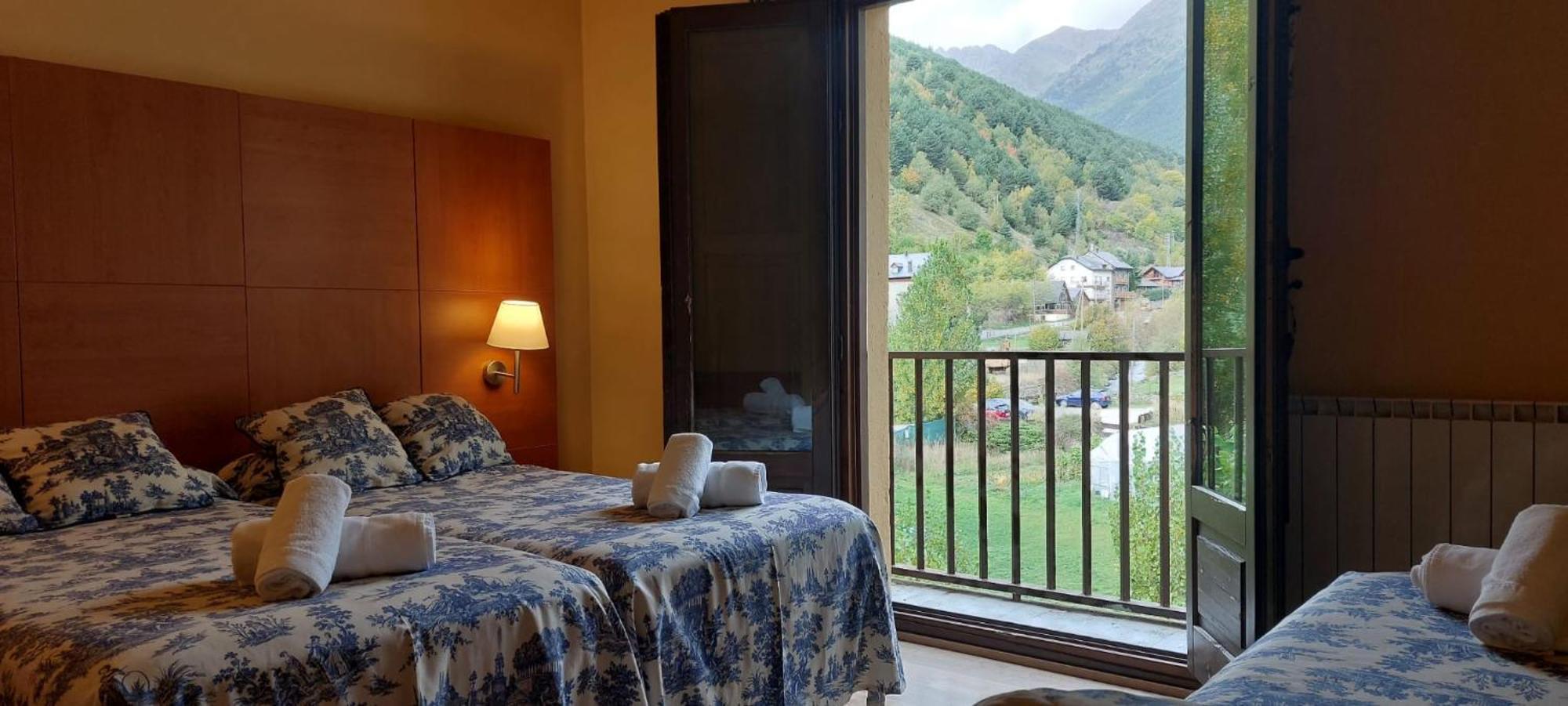 Hotel Saurat Еспот Екстер'єр фото