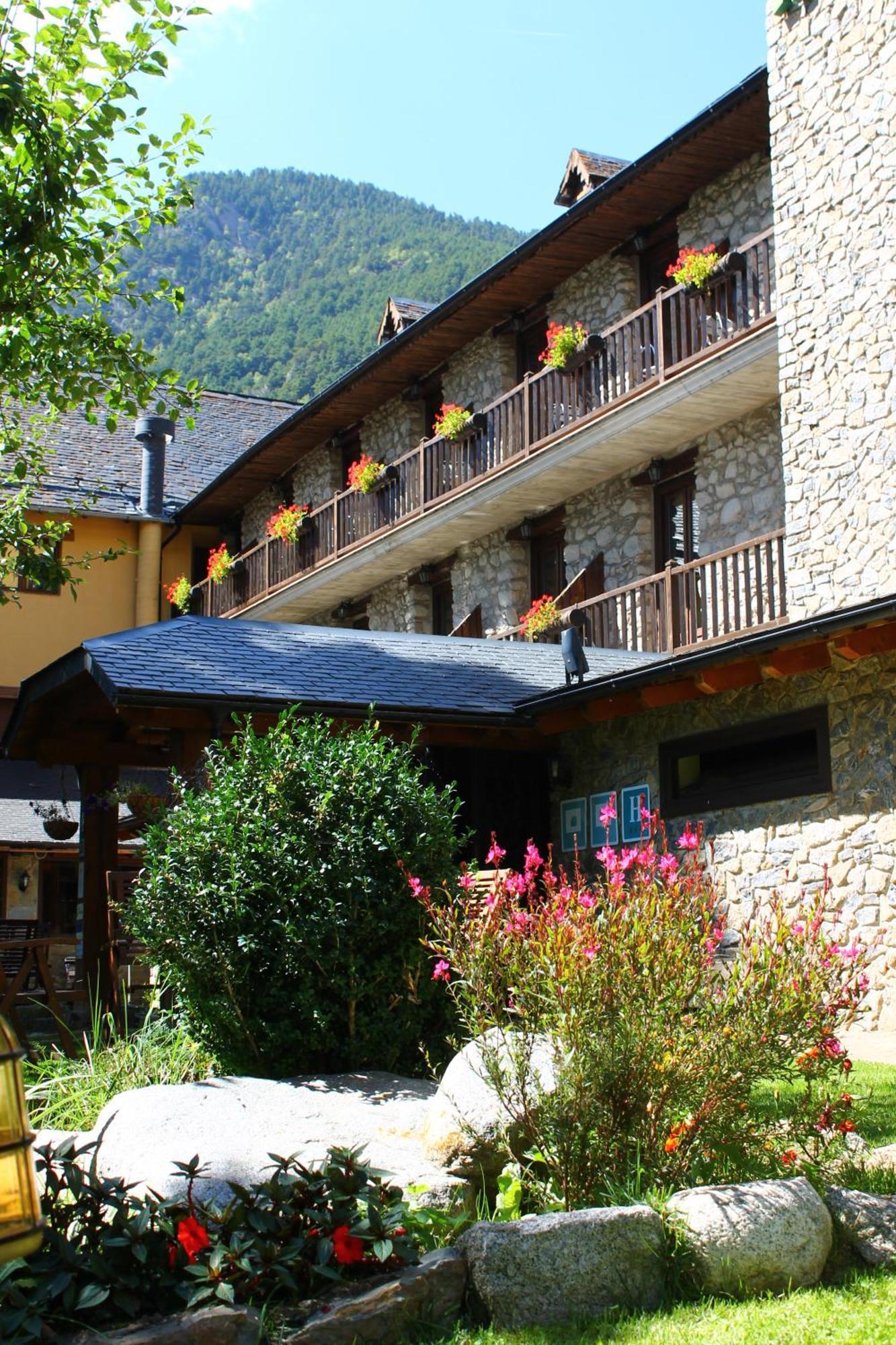 Hotel Saurat Еспот Екстер'єр фото