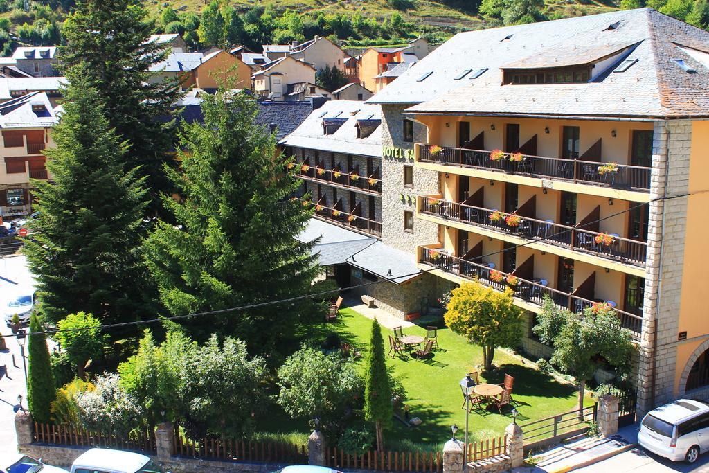 Hotel Saurat Еспот Екстер'єр фото
