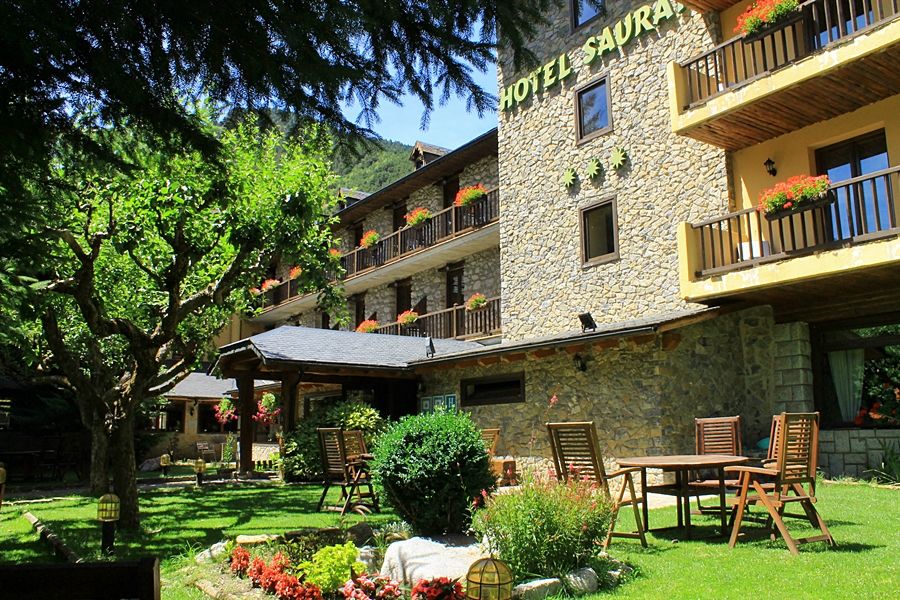 Hotel Saurat Еспот Екстер'єр фото