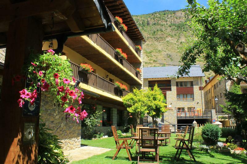 Hotel Saurat Еспот Екстер'єр фото